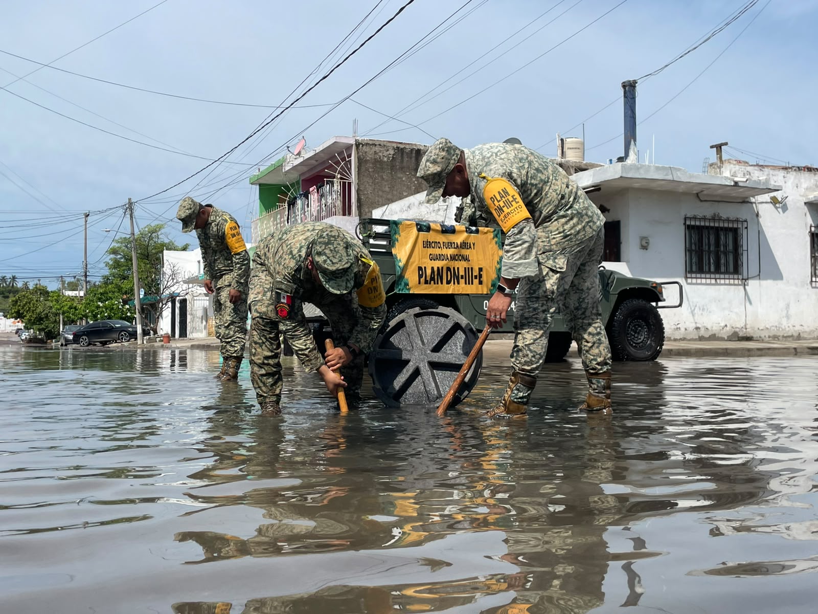Ejército Mexicano aplica Plan DN-III-E en su fase de apoyo a la población en Mazatlán