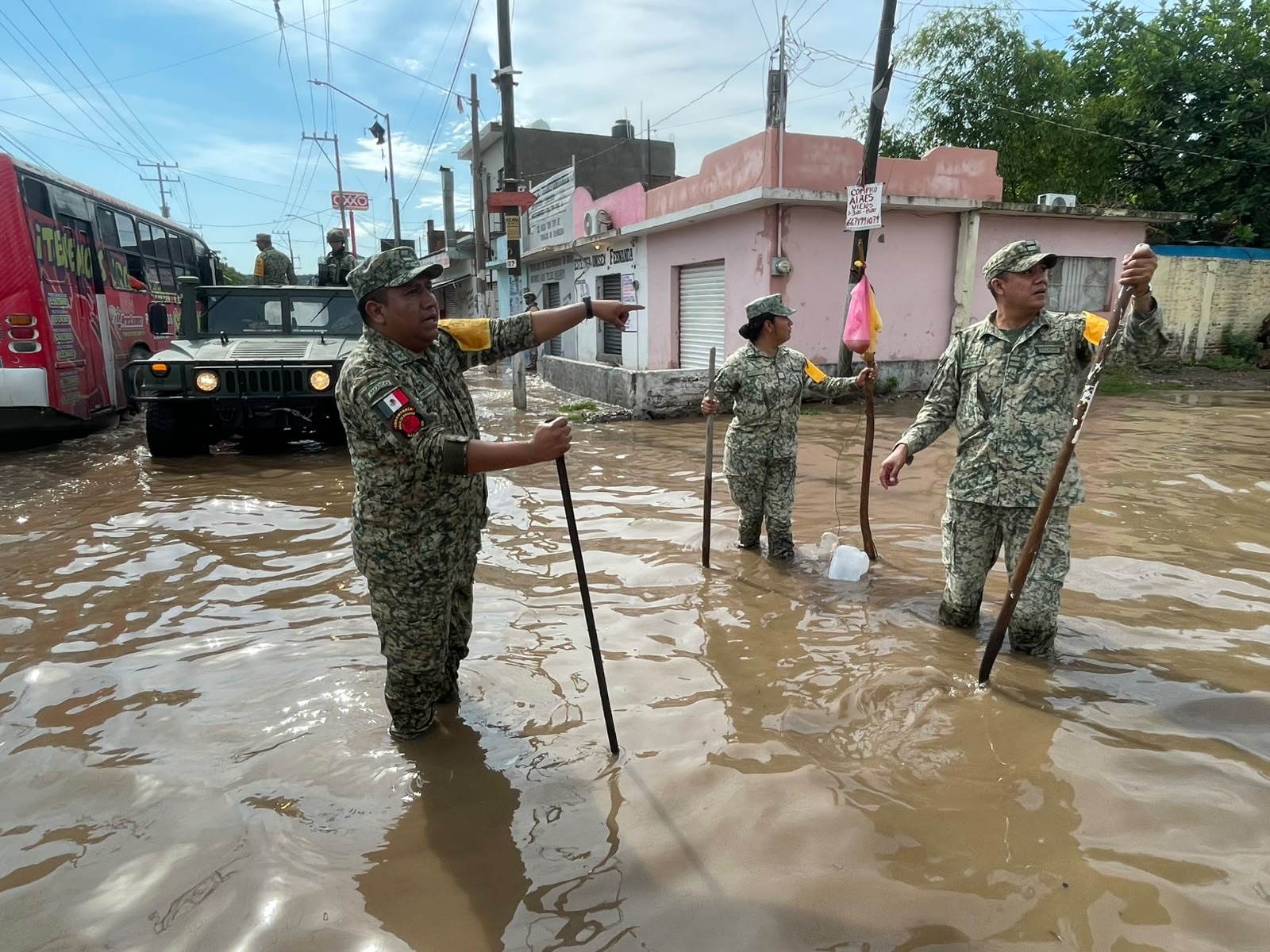 Ejército Mexicano aplica Plan DN-III-E en su fase de apoyo a la población en Mazatlán