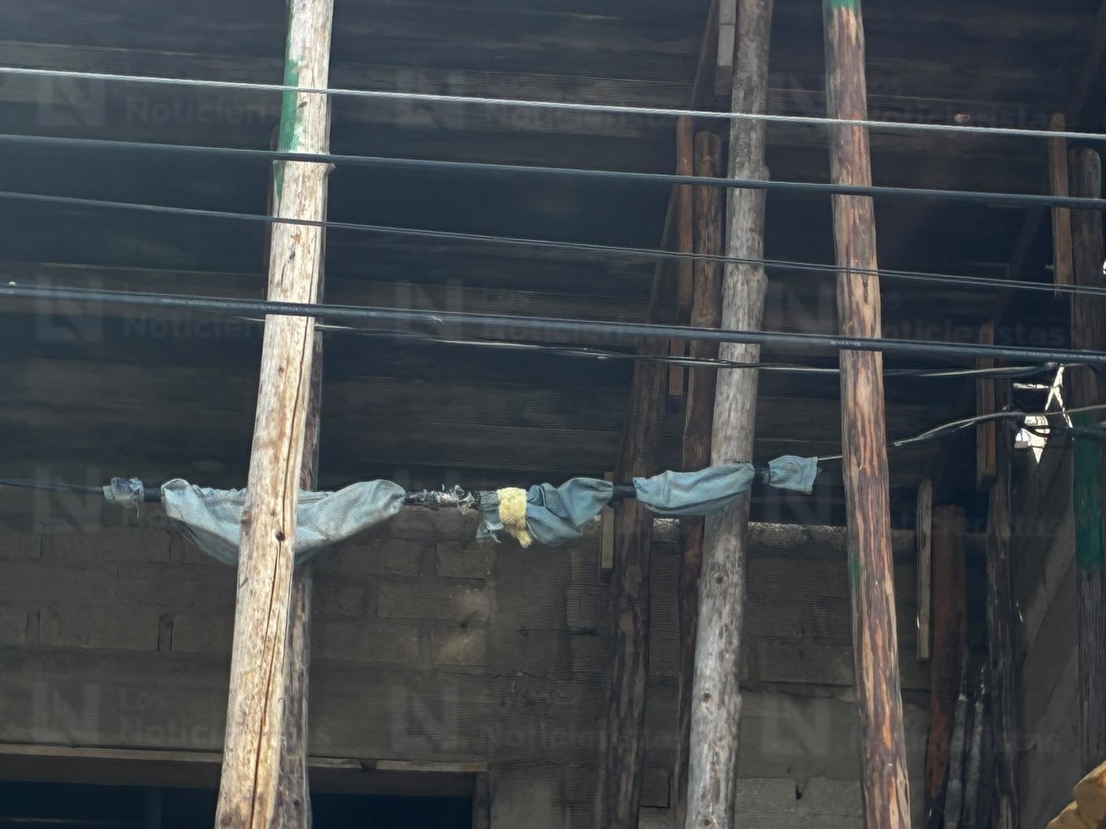 Trabajador de la construcción resulta lesionado tras recibir una descarga eléctrica en Los Mochis, Sinaloa