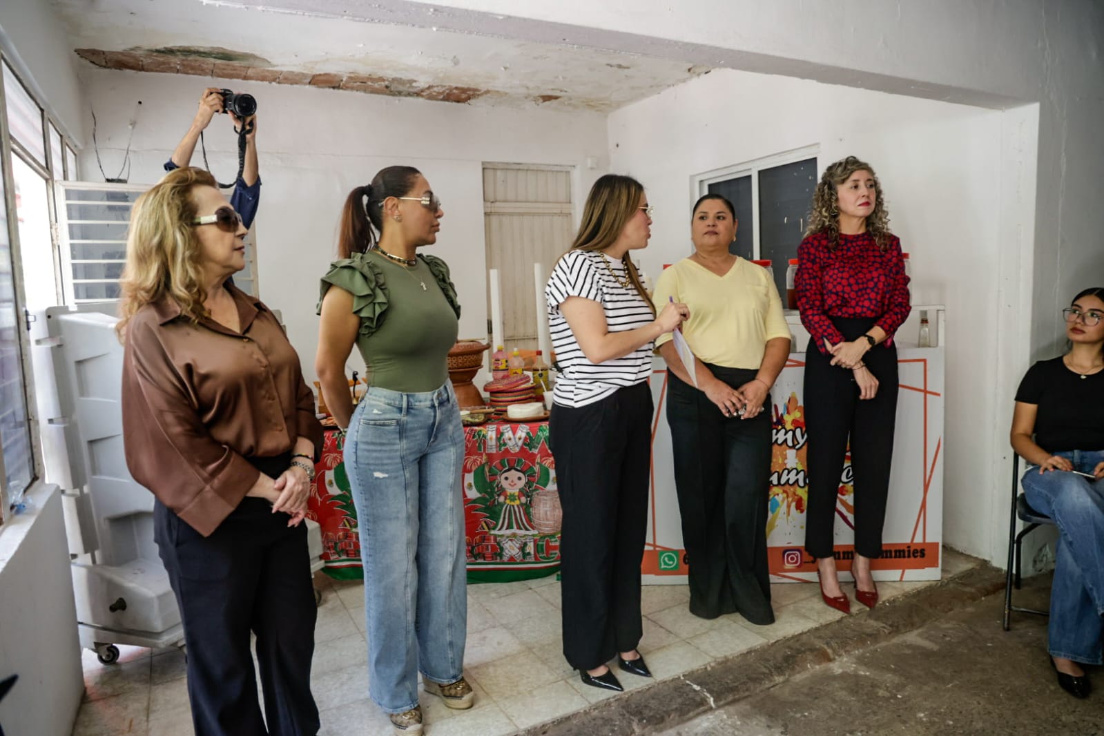 Ana Miriam Ramos entrega apoyos a Mujeres Emprendedoras en El Tamarindo