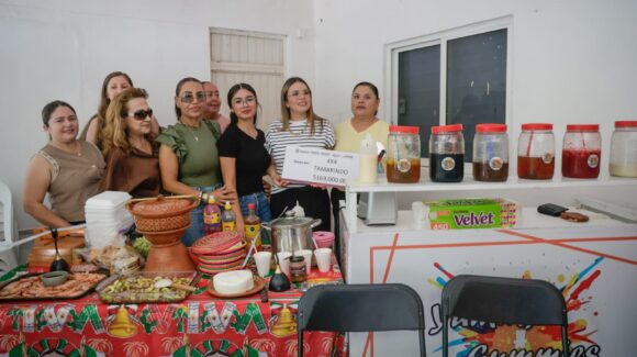 Ana Miriam Ramos entrega apoyos a Mujeres Emprendedoras en El Tamarindo, Culiacán