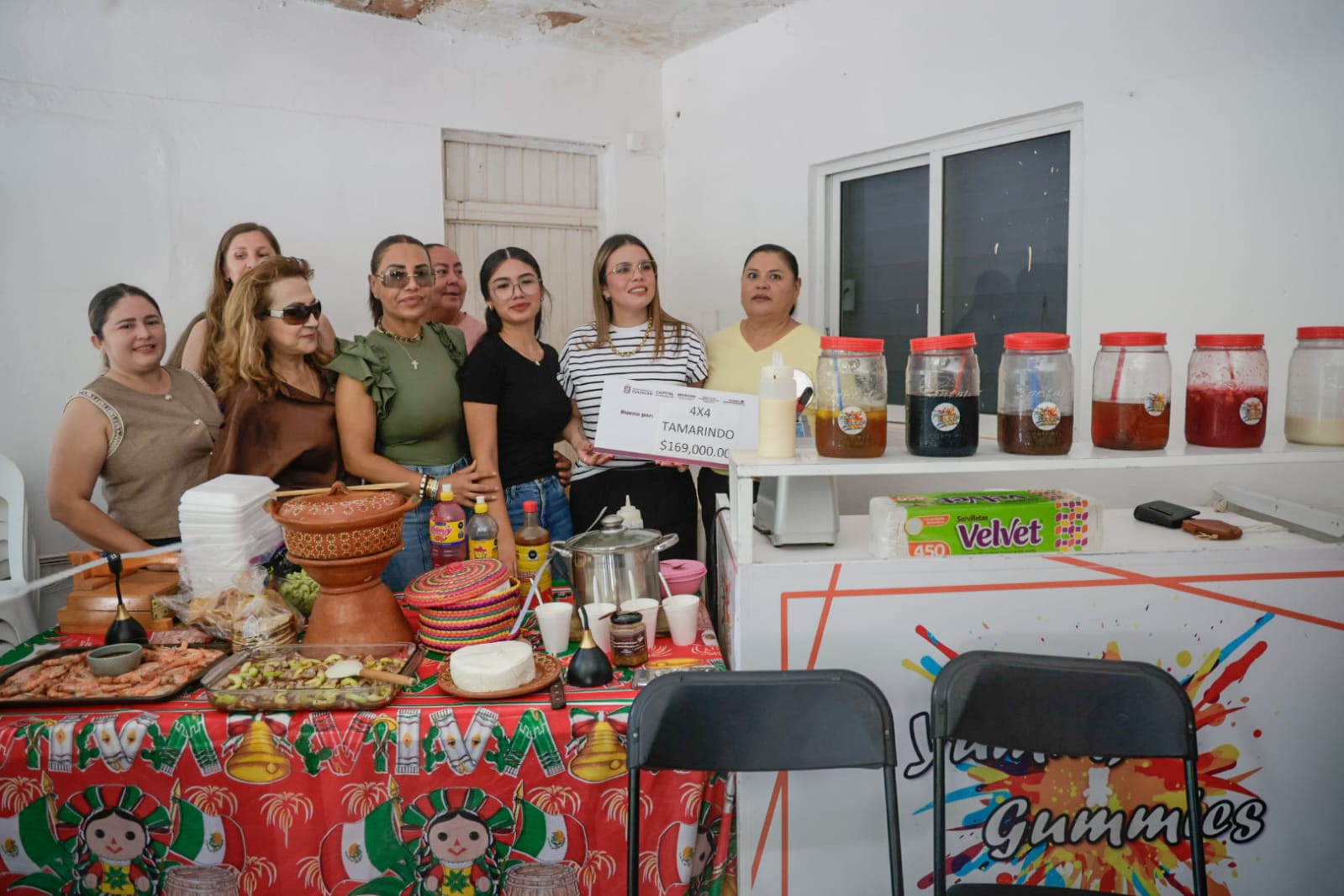 Ana Miriam Ramos entrega apoyos a Mujeres Emprendedoras en El Tamarindo
