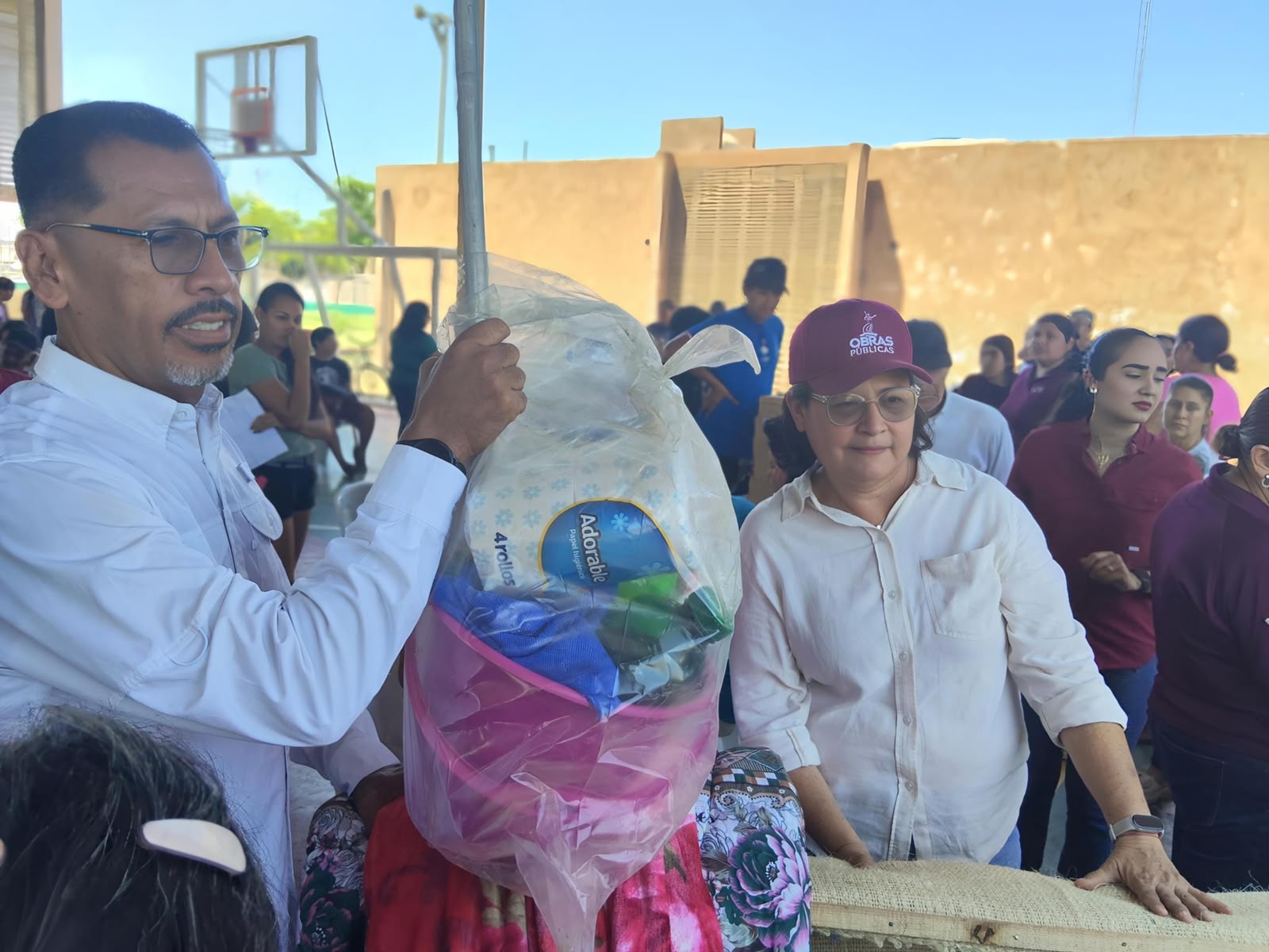 Entrega de apoyos humanitarios en Mocorito y Mazatlán tras lluvias