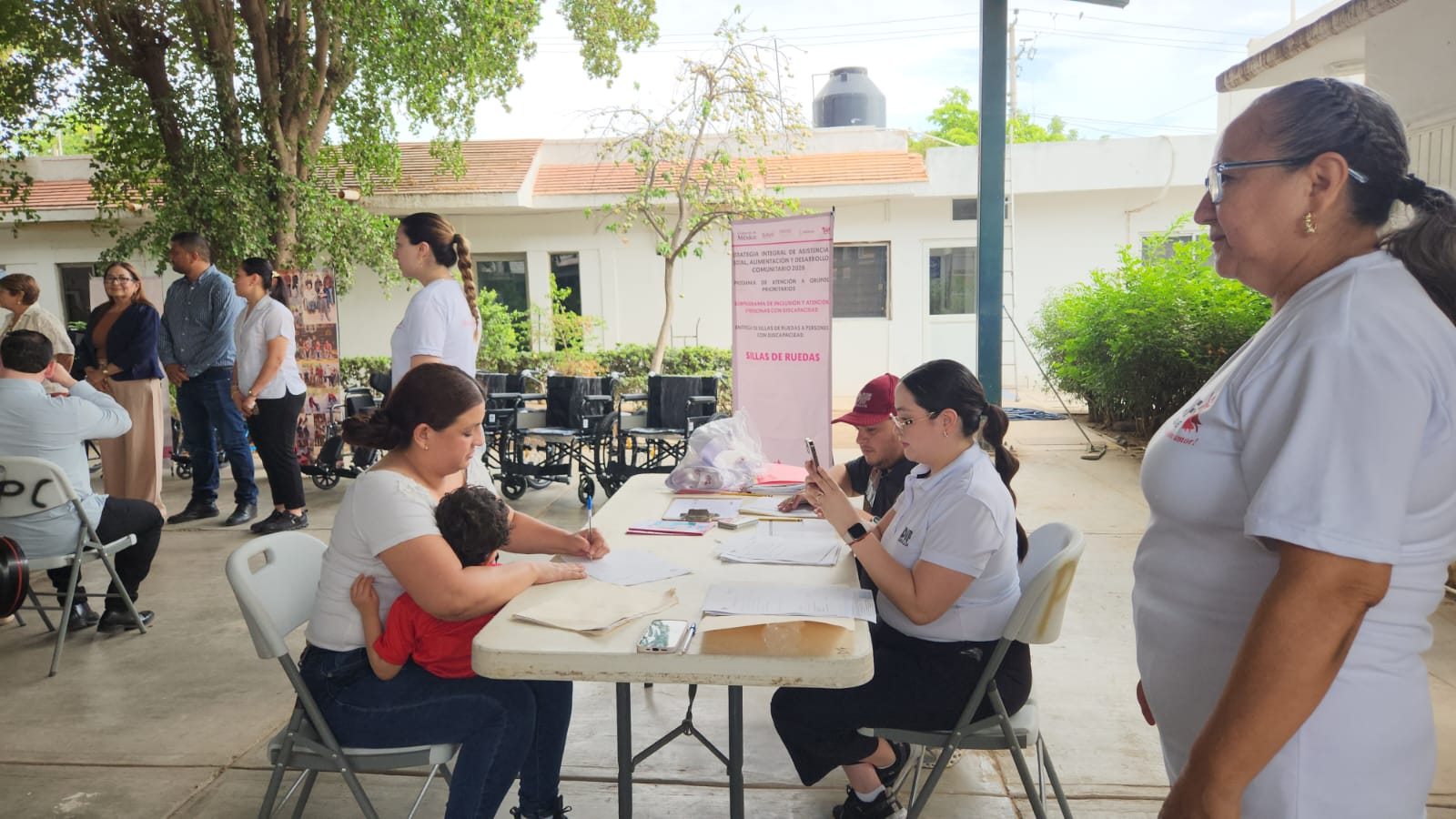Don Julián recupera movilidad con una nueva silla de ruedas de DIF Sinaloa