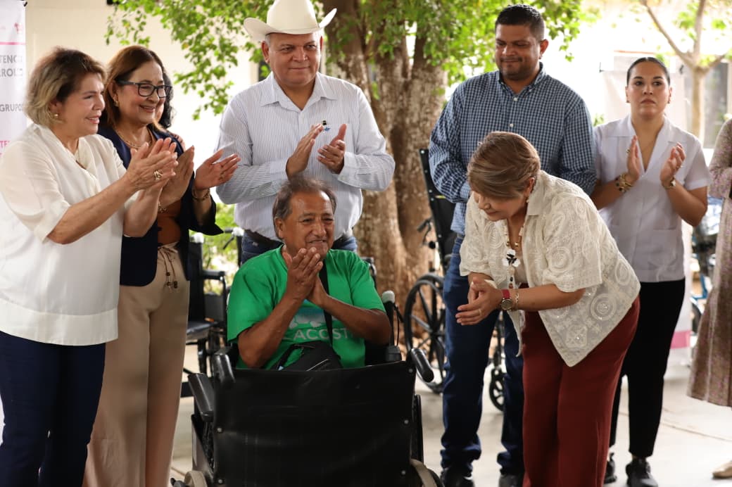 Don Julián recupera movilidad con una nueva silla de ruedas de DIF Sinaloa