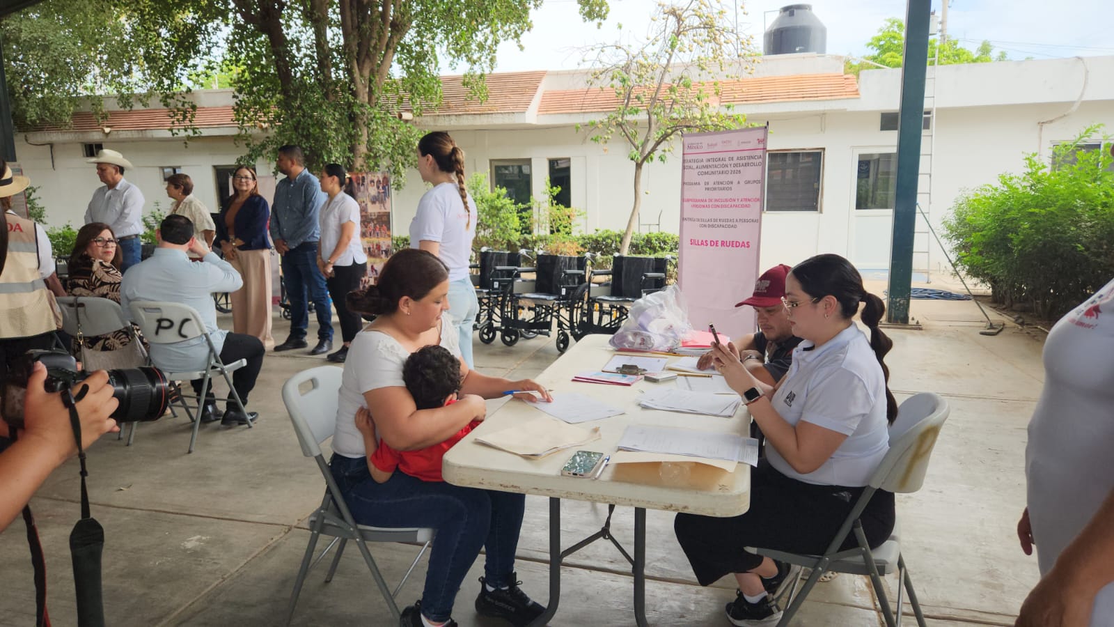 Don Julián recupera movilidad con una nueva silla de ruedas de DIF Sinaloa