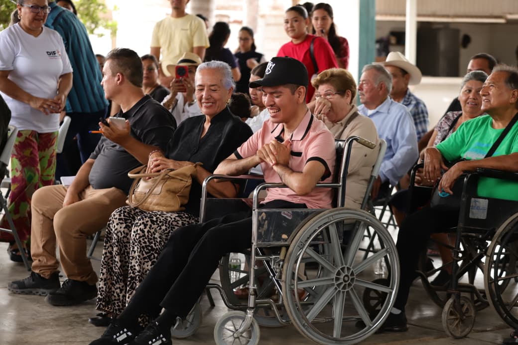 Don Julián recupera movilidad con una nueva silla de ruedas de DIF Sinaloa