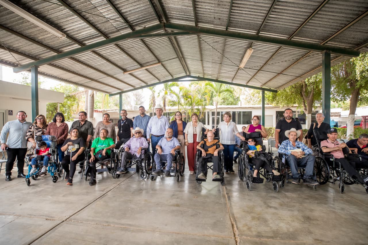 Don Julián recupera movilidad con una nueva silla de ruedas de DIF Sinaloa