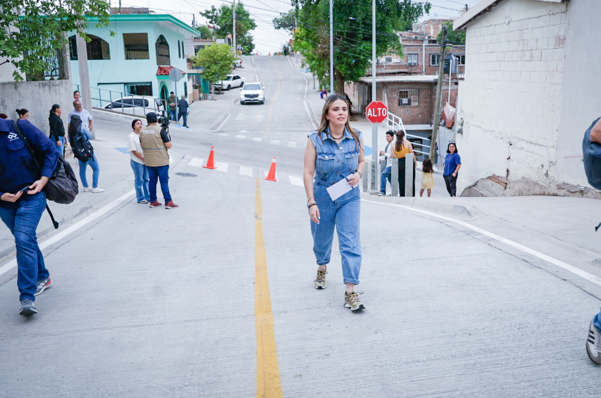 Entregan calles pavimentadas en la Col. 5 de Mayo, en Culiacán