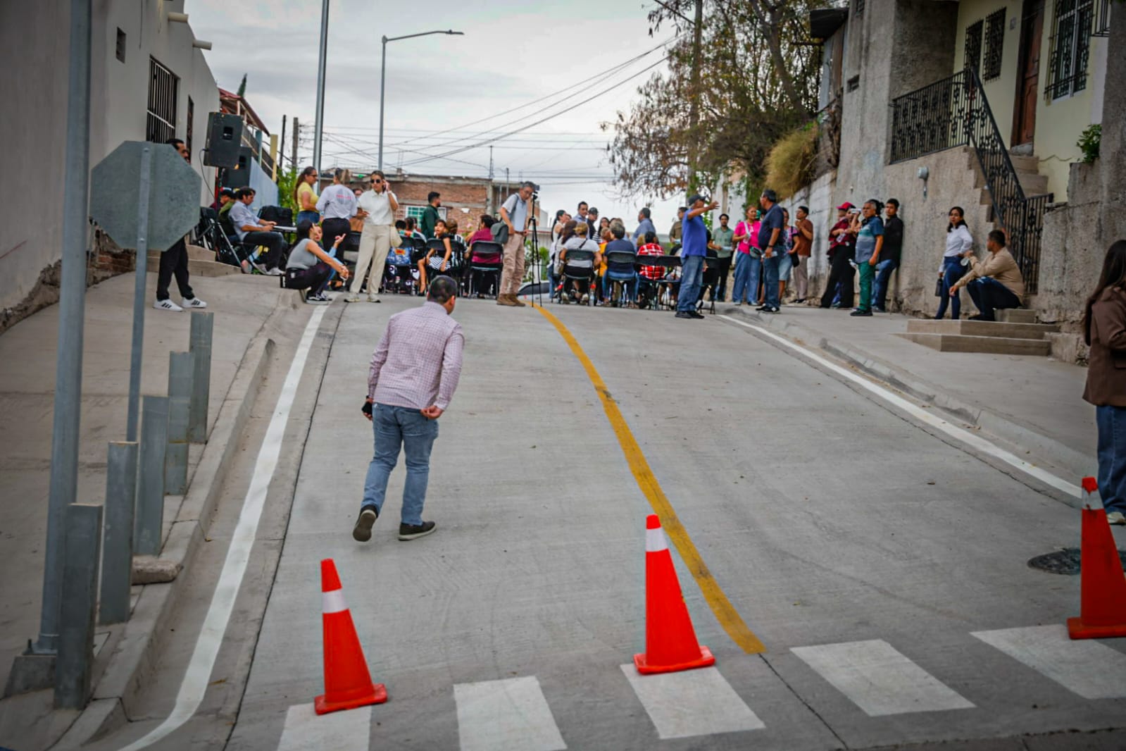 Entregan calles pavimentadas en la Col. 5 de Mayo, en Culiacán