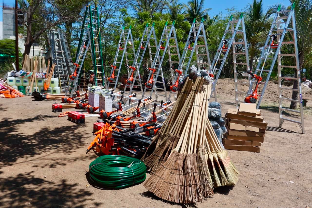 Entregan herramienta y material de trabajo a trabajadores sindicalizados de Mazatlán