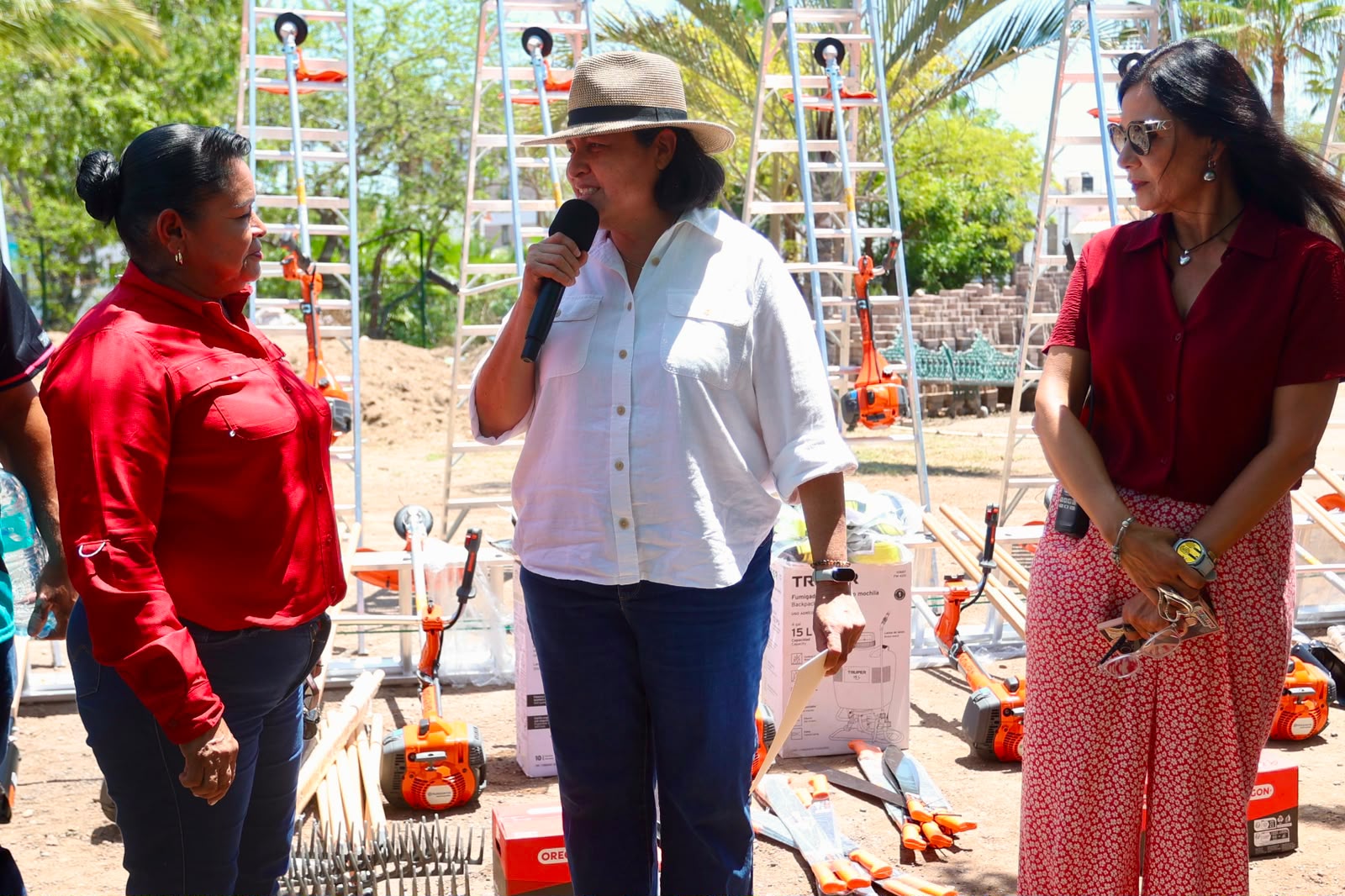 Entregan herramienta y material de trabajo a trabajadores sindicalizados de Mazatlán