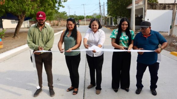 Entregan dos calles pavimentadas en las colonias Jaripillo y Libertad de Expresión en Mazatlán, Sinaloa