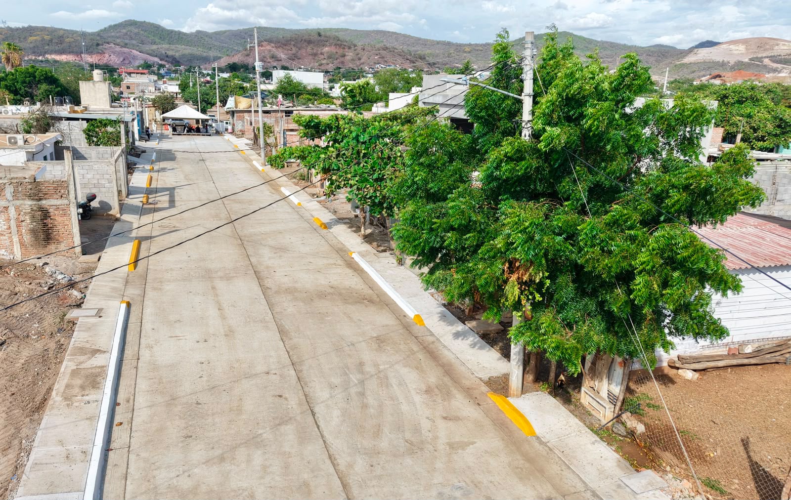 Entregan pavimentación en la calle Arboledas, Mazatlán