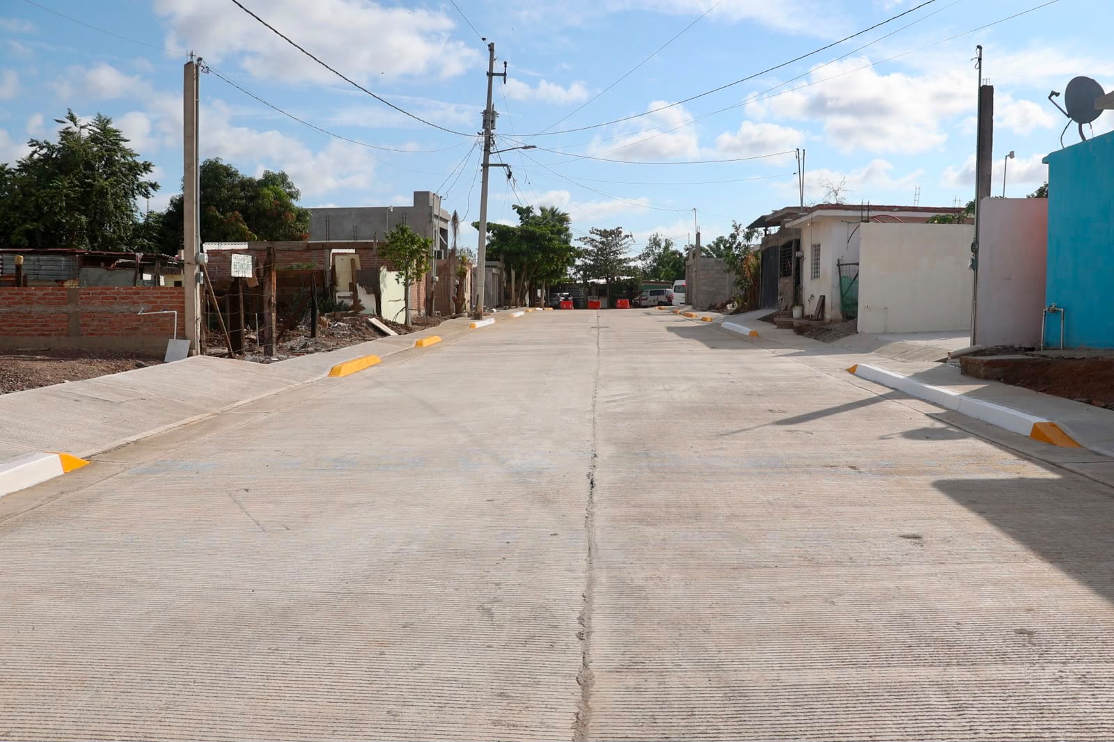 Entregan pavimentación en la calle Arboledas, Mazatlán