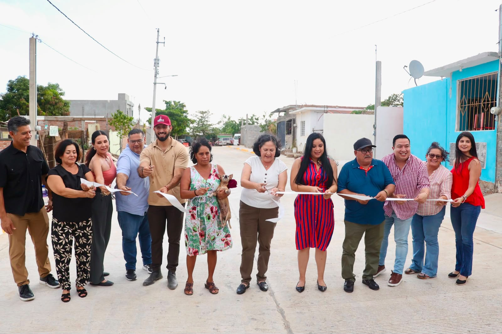 Entregan pavimentación en la calle Arboledas, Mazatlán