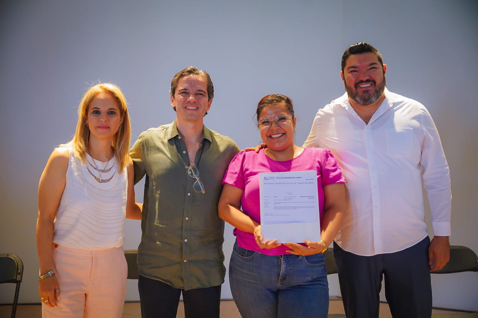 Entregan registros de marca a emprendedores de Mazatlán