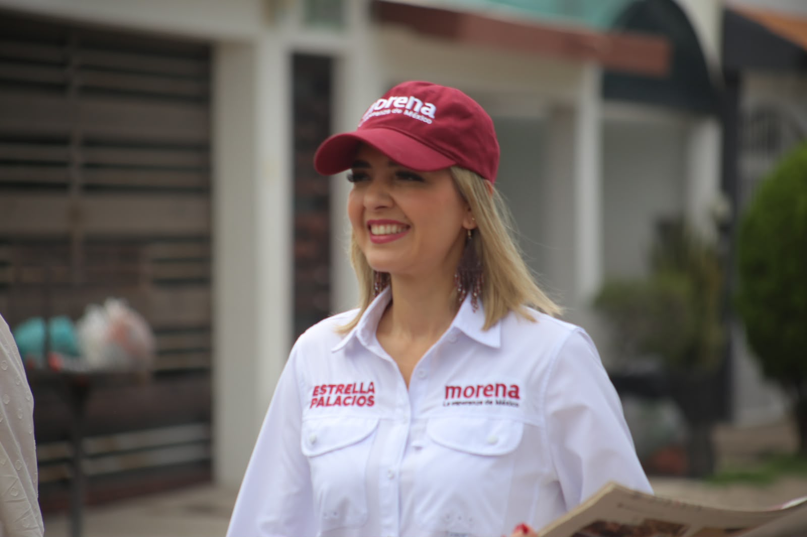 Estrella Palacios intensifica recorrido casa por casa en Culiacán
