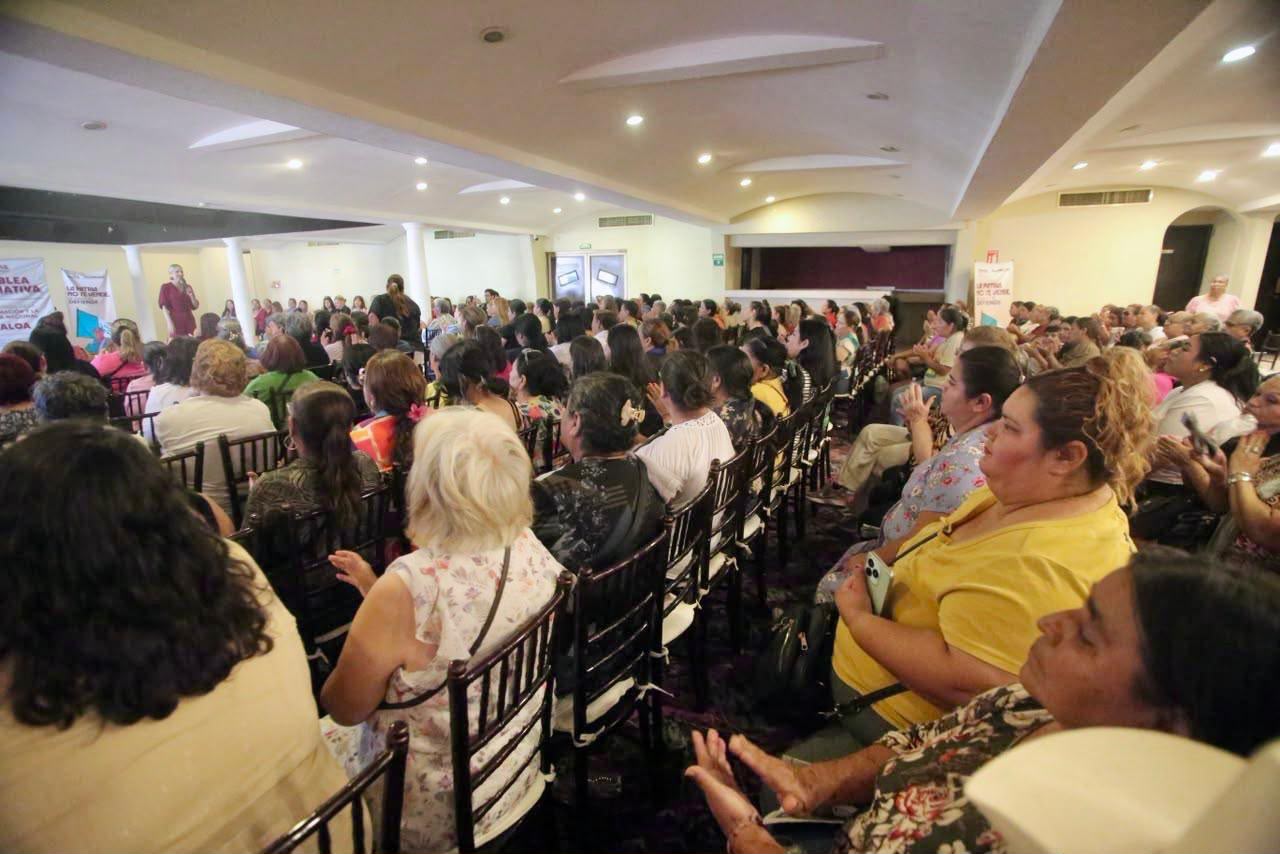 Estrella Palacios realiza asamblea informativa en Ahome