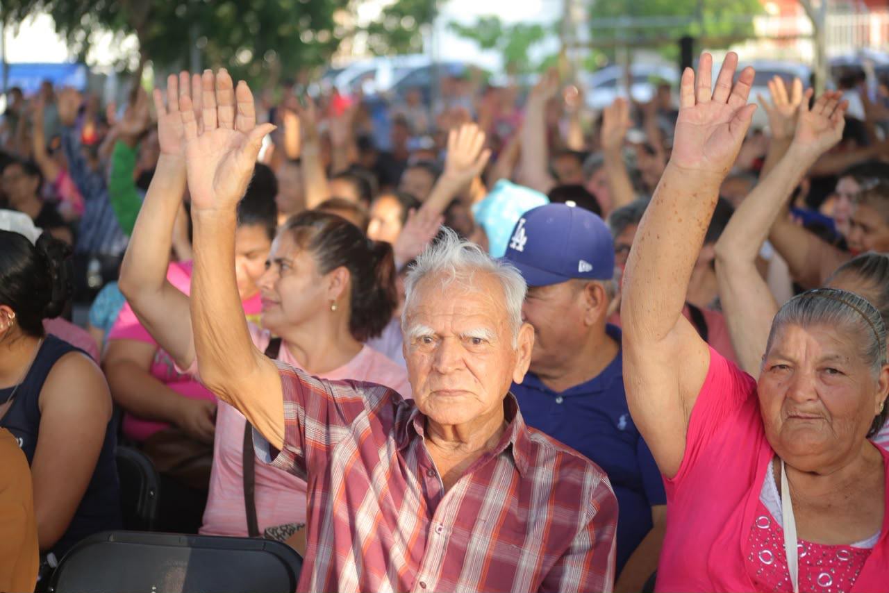 Estrella Palacios sostiene encuentro en Culiacán