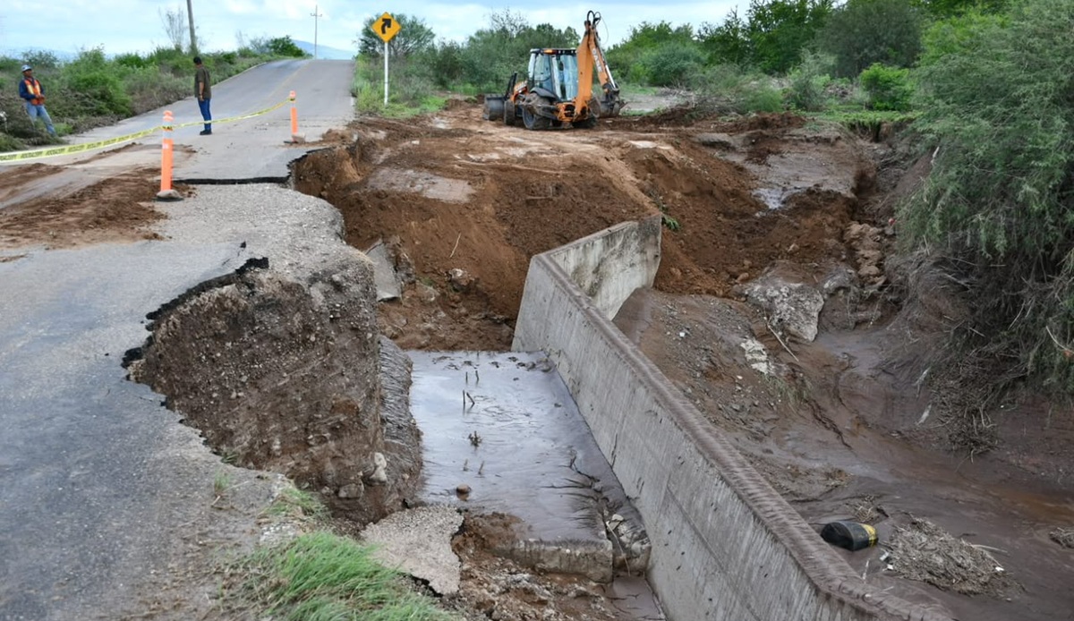 Evalúan daños en carreteras de Mocorito, tras fuertes lluvias