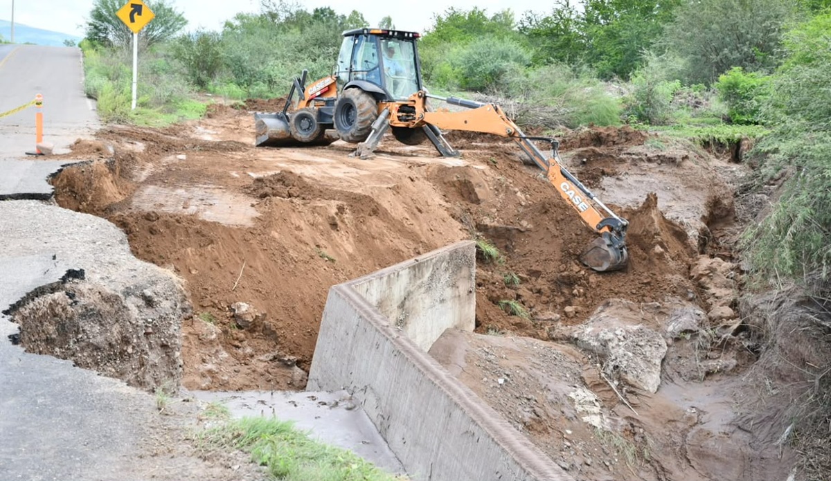Evalúan daños en carreteras de Mocorito, tras fuertes lluvias