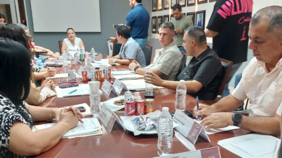 Exhiben propaganda política en parques de Salvador Alvarado; Ayuntamiento anuncia revisión
