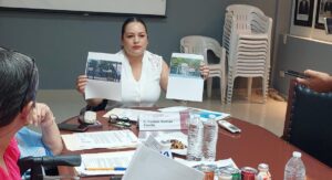 exhiben propaganda politica en parques de salvador alvarado sin