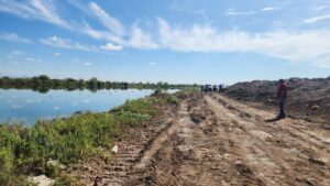 extraen 35 mil metros cubicos de sedimentos de la desembocadura del dren juarez lugar