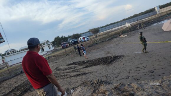 Hombre pierde la vida tras ser rescatado del mar en Boca del Río, Las Glorias, Guasave, Sinaloa