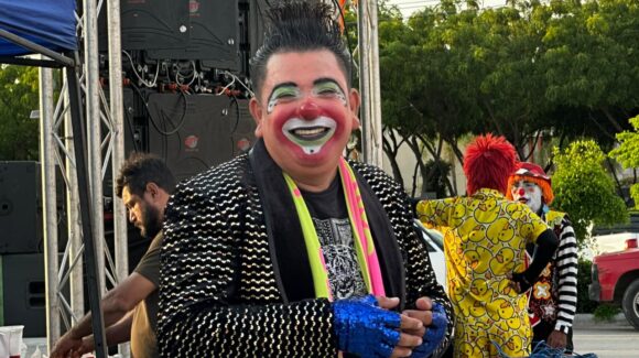 Espaguety Jr. festeja 32 años de risas con una multitudinaria fiesta gratuita en Plaza Acaya de Mazatlán, Sinaloa