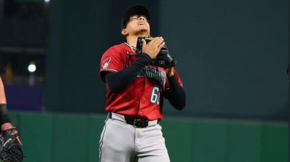 El mexicano Gerardo Carrillo logra su primera victoria en las Grandes Ligas
