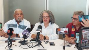 Graciela Domínguez en conferencia de prensa