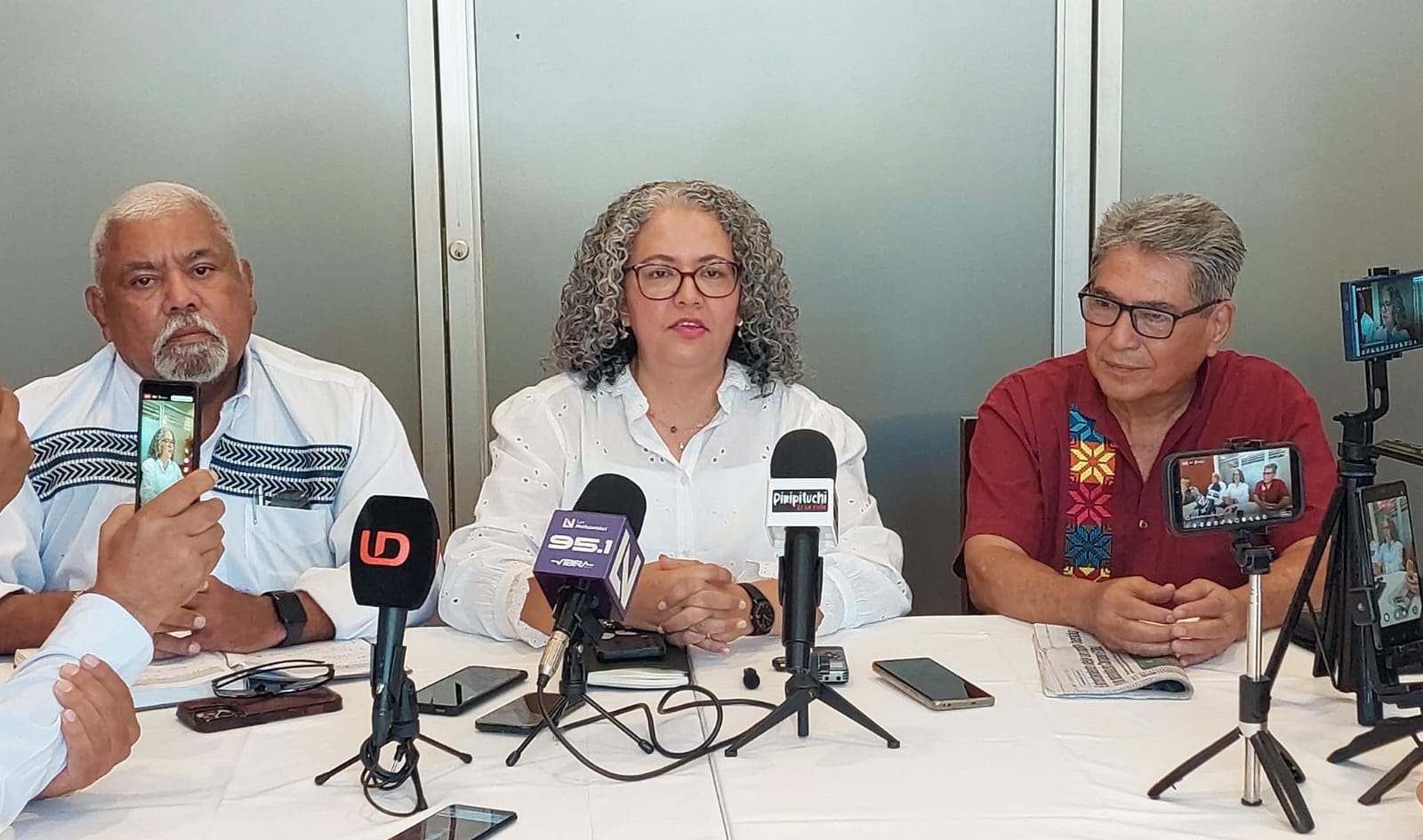 Graciela Domínguez en conferencia de prensa