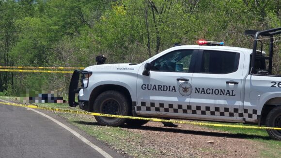 Localizan el cuerpo de un hombre en la carretera Las Aguamitas-Agua Blanca en Imala, Culiacán