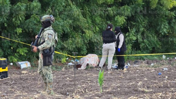 Localizan el cadáver de un hombre envuelto en una cobija en la sindicatura de Villa Juárez, Navolato