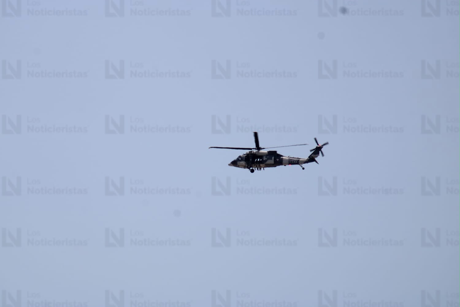Helicóptero de la Armada de México realiza sobrevuelos en Mazatlán