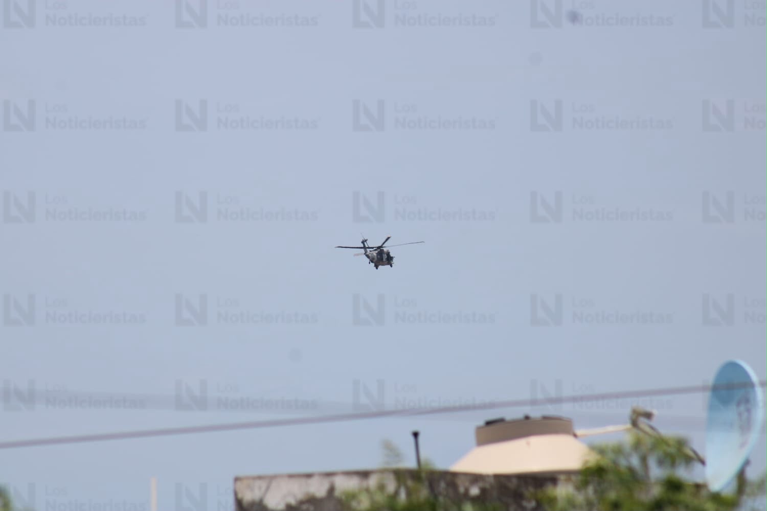 Helicóptero de la Armada de México realiza sobrevuelos en Mazatlán