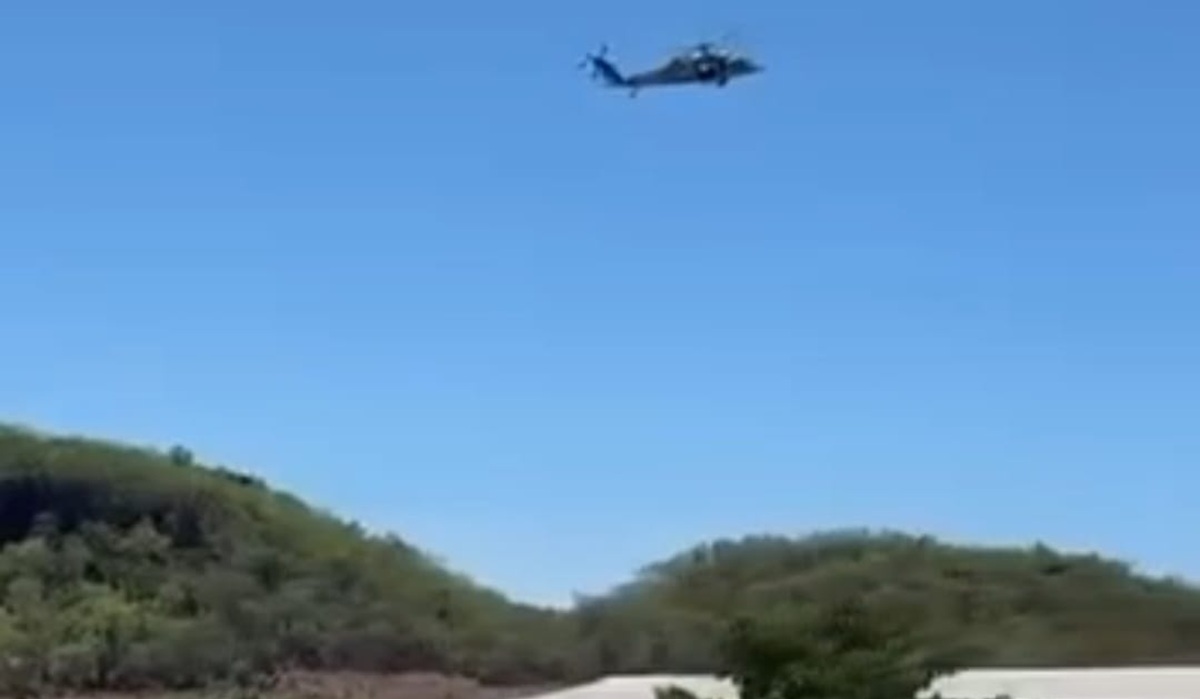Helicóptero sobrevuela El Zapote de los Cázares, en Mocorito
