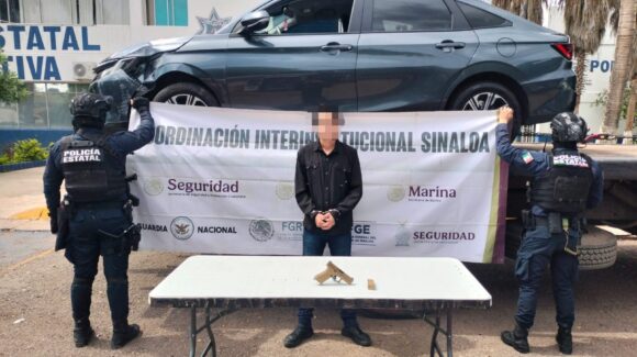¡Con una Glock 9 mm! Detienen a sujeto armado circulando por la colonia Villa Universidad, en Culiacán, Sinaloa