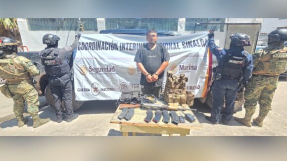 SSPC asegura fusil AK-47, municiones y camioneta robada tras detención en El Roble, Sinaloa