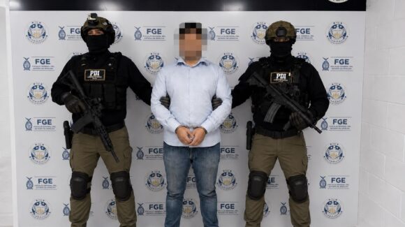 Detienen a un hombre y aseguran autopartes robadas tras cateo en un yonke en Culiacán, Sinaloa