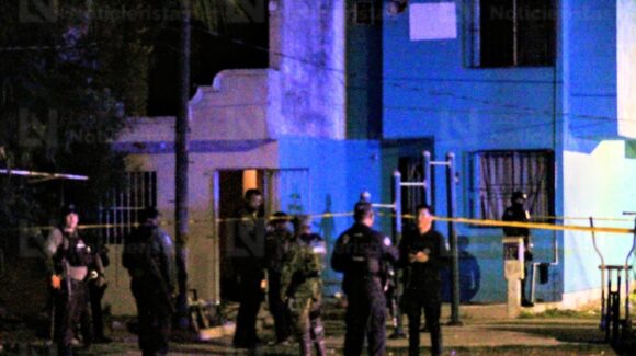 Ejecutan a balazos a un hombre y lanzan explosivo contra vivienda en el fraccionamiento Alarcón, en Mazatlán