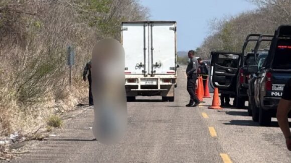 Localizan a hombre ejecutado y envuelto en una cobija a un costado de la carretera Mármol–autopista Mazatlán-Culiacán