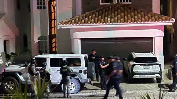 Intento de despojo de camioneta moviliza a corporaciones policiacas en el fraccionamiento El Cid en Mazatlán, Sinaloa