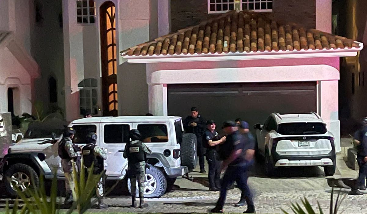 Hombres armados intentan despojar camioneta en Mazatlán, Sin.
