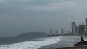 humo por incendio de basuron en mazatlan