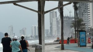 humo por incendio de basuron en mazatlan sinaloa