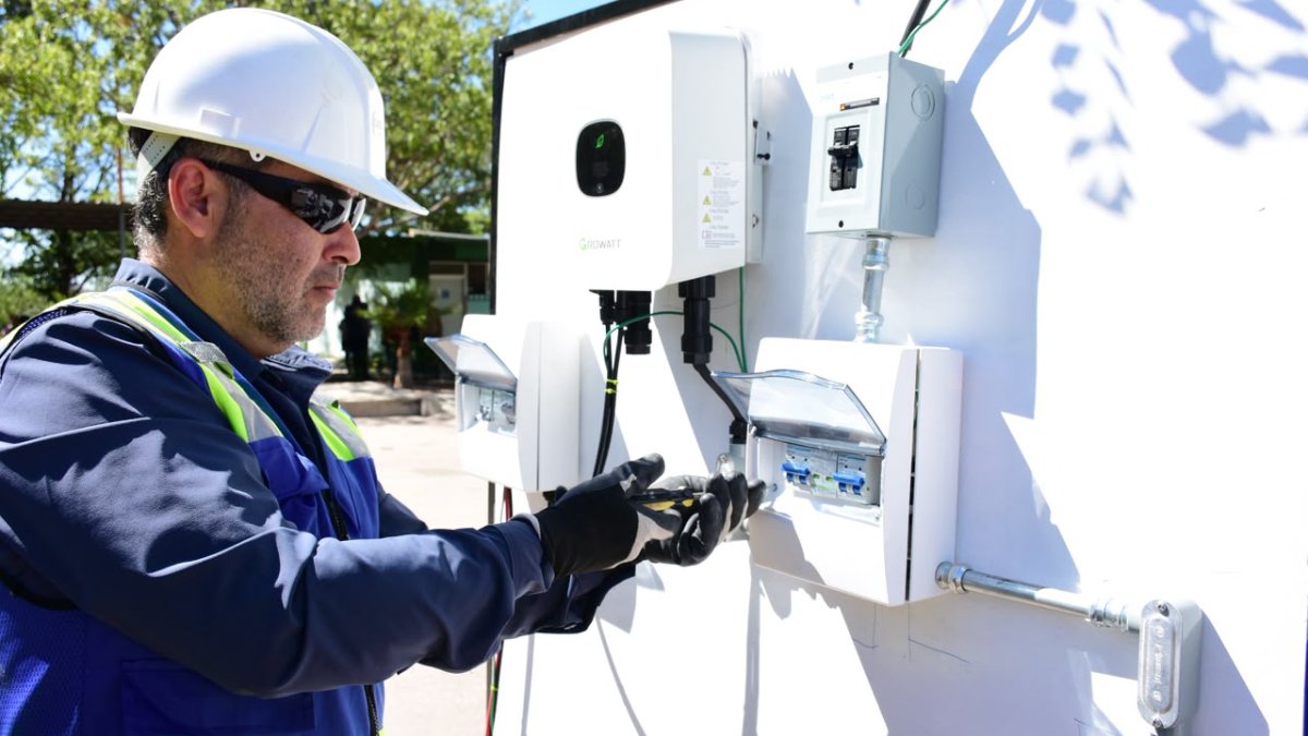 icatsin impulsa cursos en energias renovables movilidad electrica e inteligencia artificial medidor