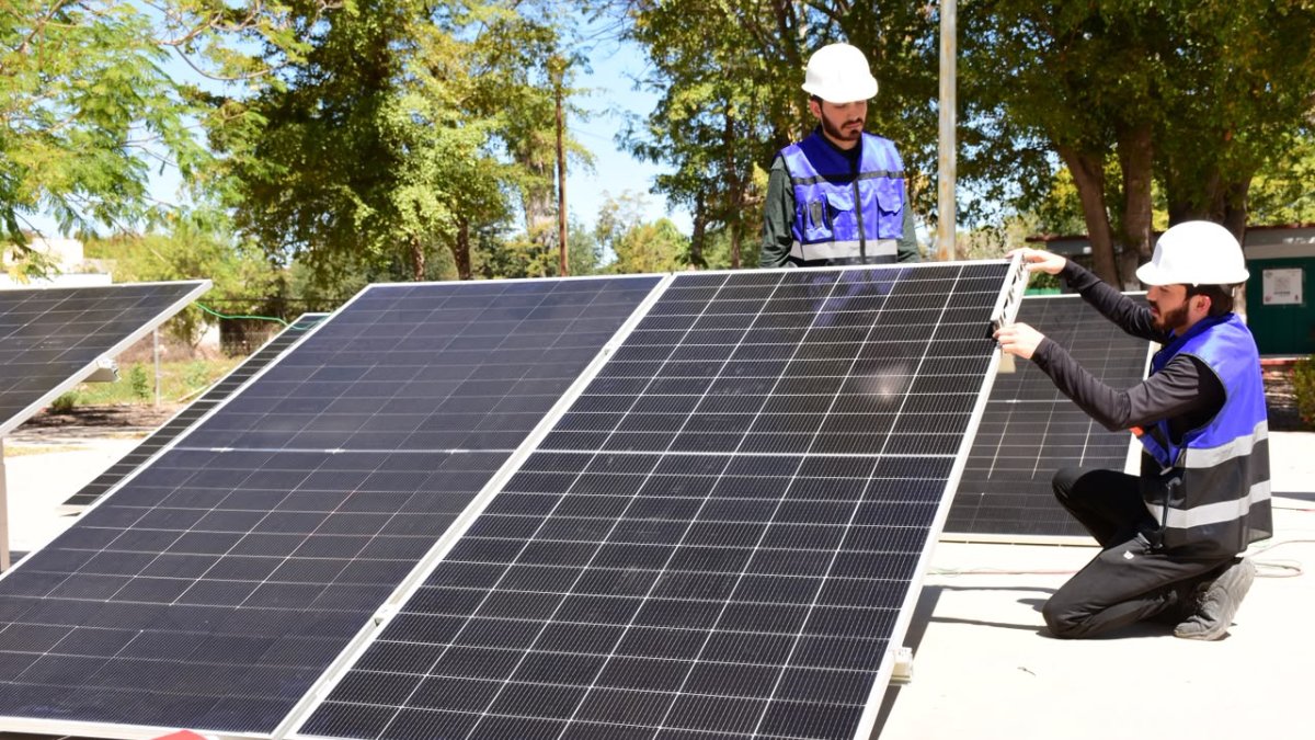 icatsin impulsa cursos en energias renovables movilidad electrica e inteligencia artificial panel